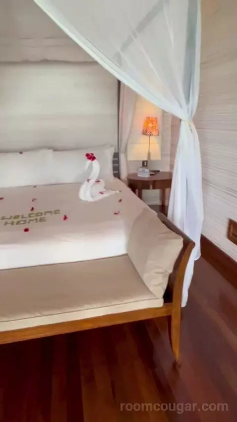 King Sunset Villa (#212) bed picture #1