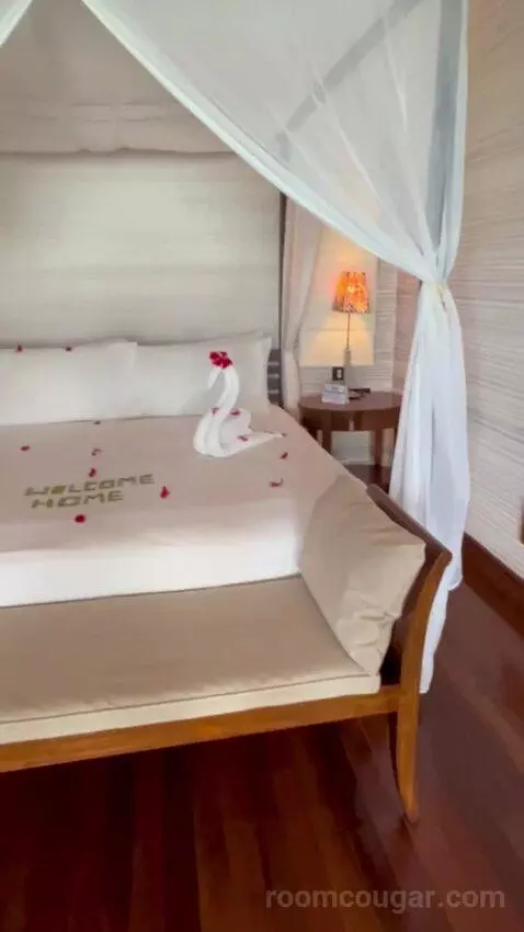 King Sunset Villa (#212) bed picture #2