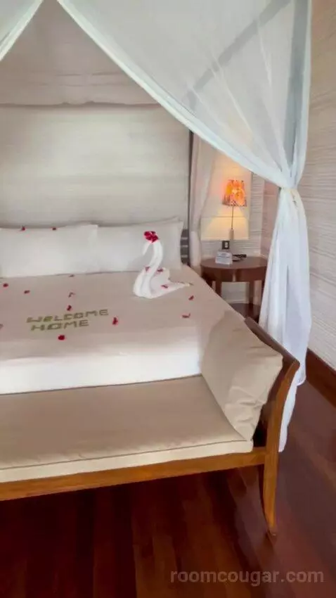 King Sunset Villa (#212) bed picture #3