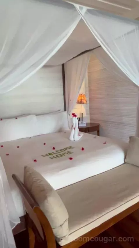 King Sunset Villa (#212) bed picture #8