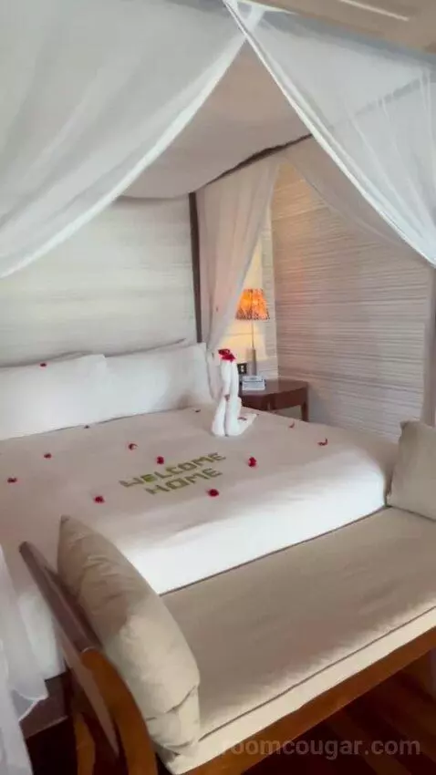 King Sunset Villa (#212) bed picture #9