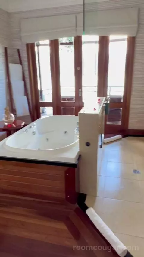 King Sunset Villa (#212) bathroom picture #12