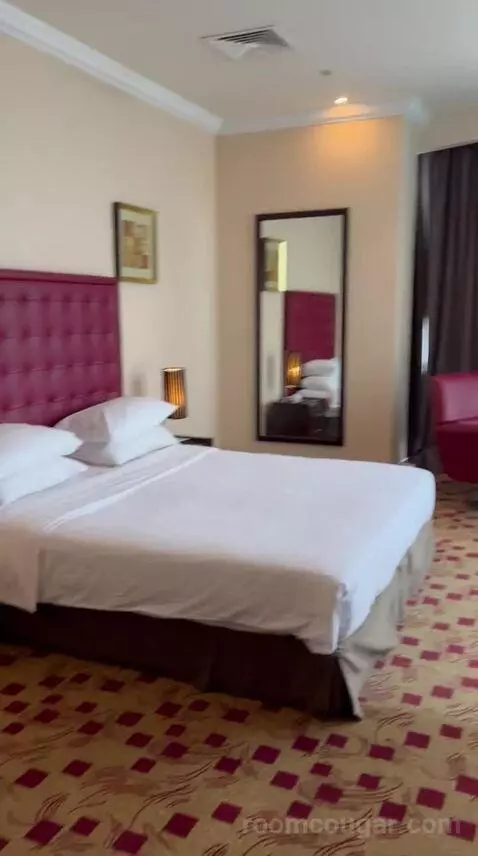 Executive Suite (#103) bed picture #2