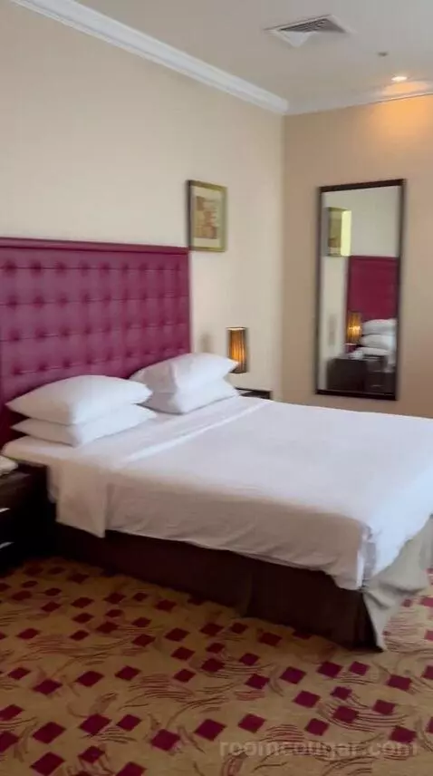 Executive Suite (#103) bed picture #4