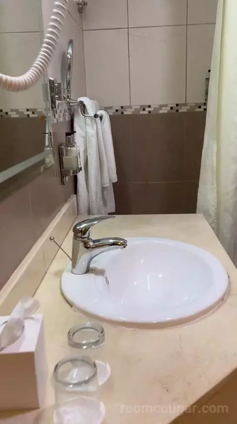 Executive Suite (#103) bathroom picture #6
