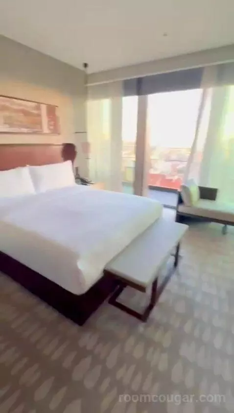 Fairmont Signature Terrace Suite Sea View and Lounge Access bed picture #3
