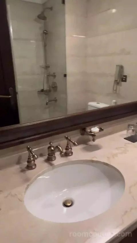 Standard (#101) bathroom picture #4