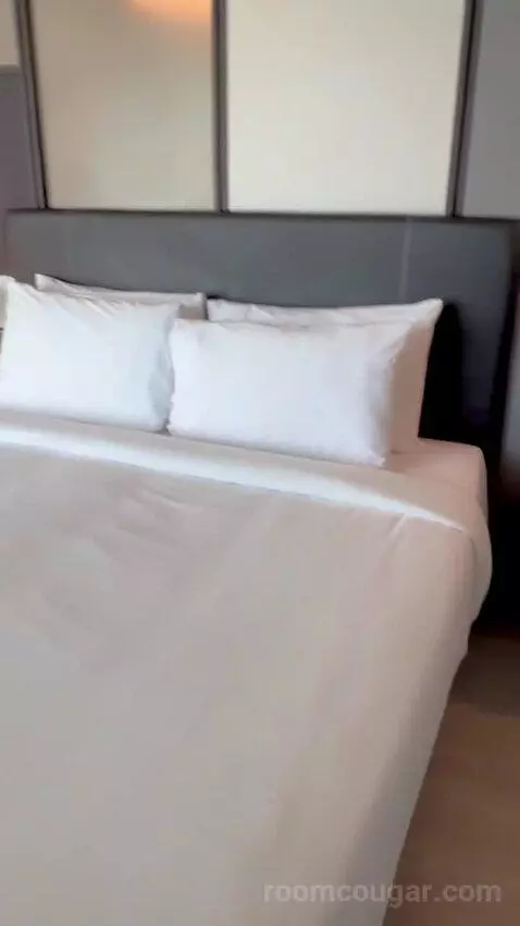 Deluxe King Room (#821) bed picture #1