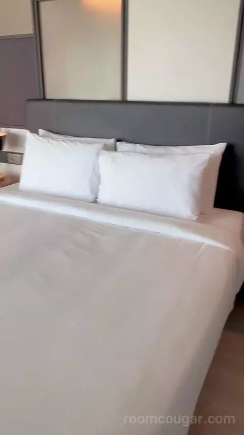 Deluxe King Room (#821) bed picture #2