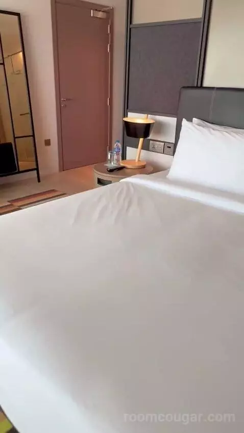 Deluxe King Room (#821) bed picture #7