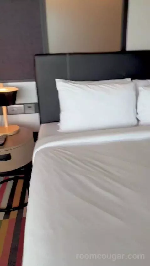 Deluxe King Room (#821) bed picture #11