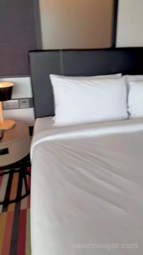 Deluxe King Room (#821) bed picture #12