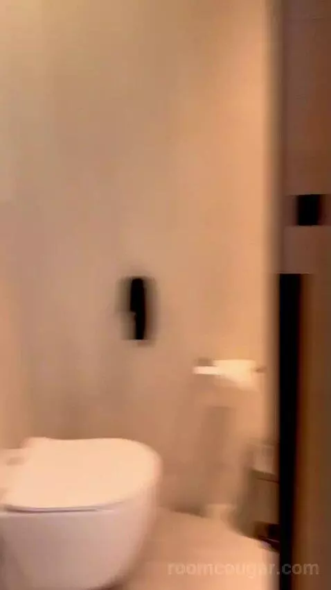 Deluxe King Room (#821) bathroom picture #11