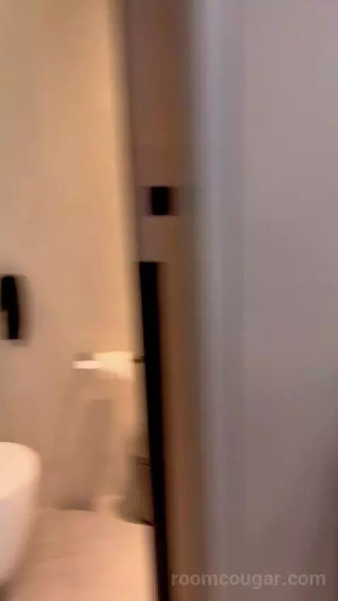 Deluxe King Room (#821) bathroom picture #12