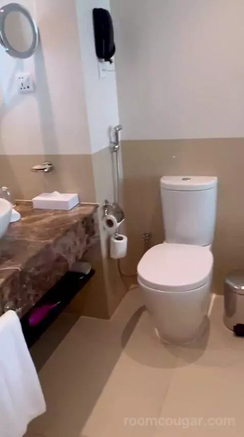 Standard Room Sea View (#346) bathroom picture #4