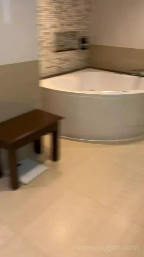 Executive Suite (#601) bathroom picture #11