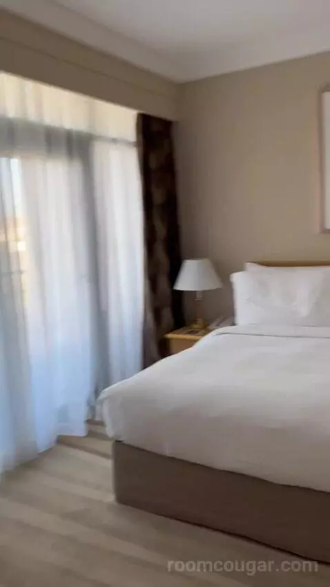 Executive Suite (#601) bed picture #2