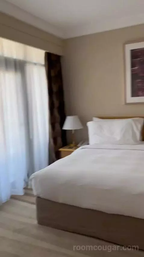 Executive Suite (#601) bed picture #3