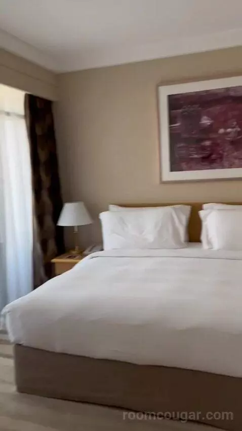 Executive Suite (#601) bed picture #5