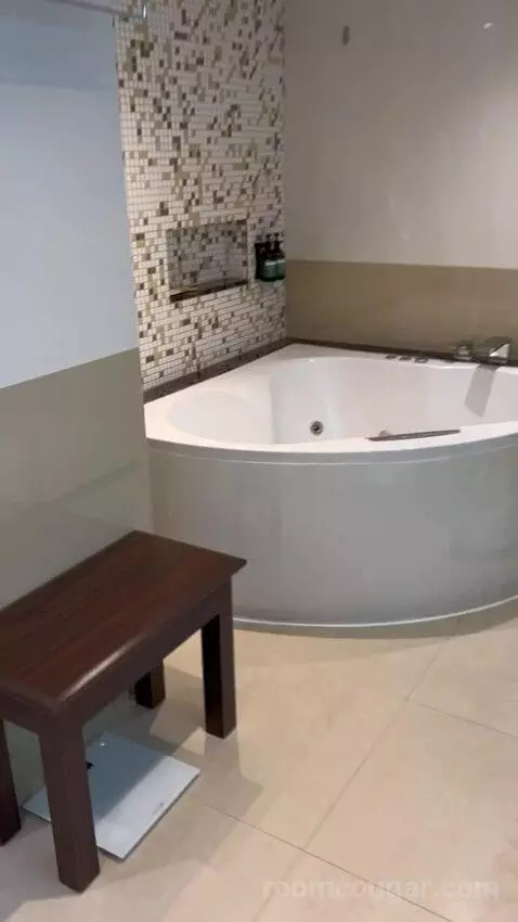 Executive Suite (#601) bathroom picture #2