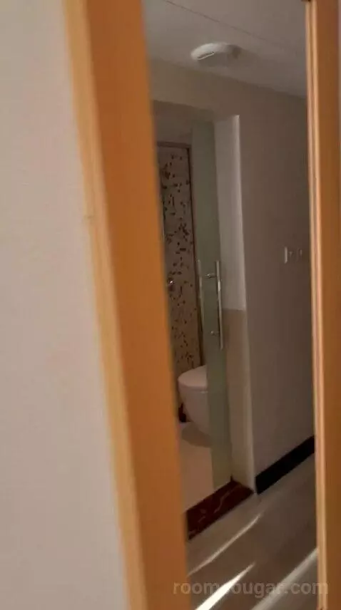 Queen Room (#411) bathroom picture #1