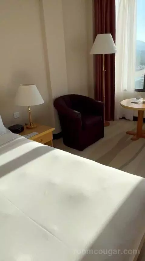 Queen Room (#411) bed picture #7