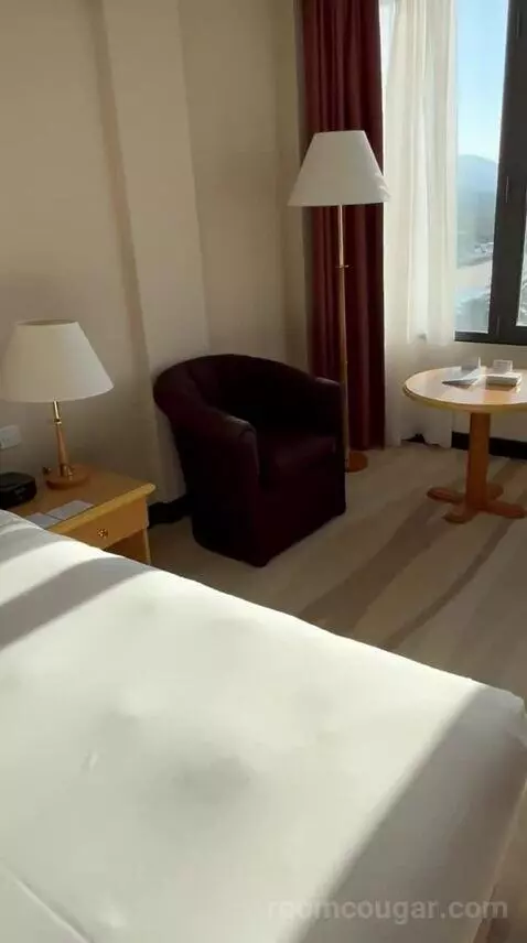 Queen Room (#411) bed picture #8