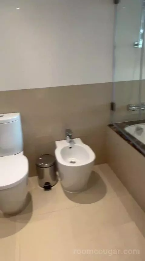 Family Room (#140) bathroom picture #7