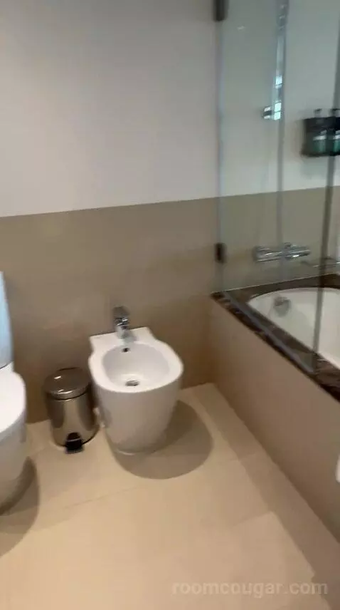 Family Room (#140) bathroom picture #8