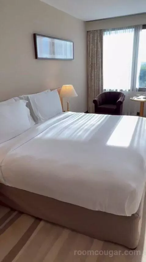 Family Room (#140) bed picture #6