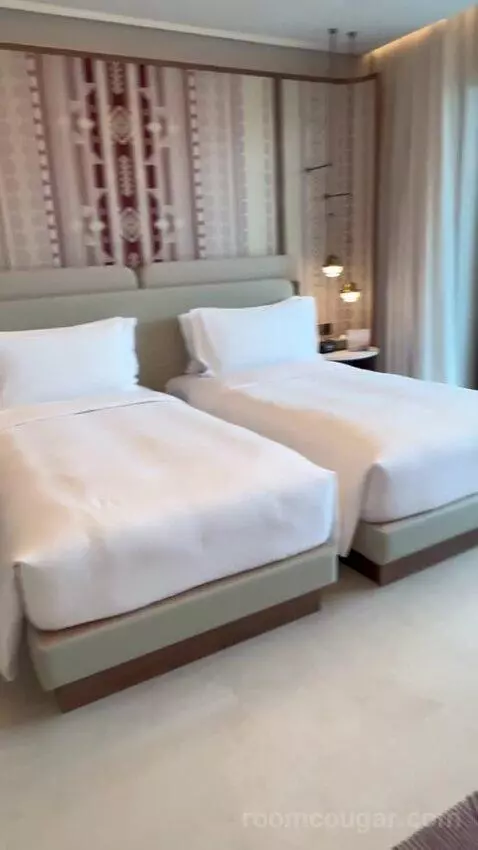 Club Mountain View Room (#211) bed picture #5