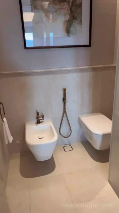 Club Mountain View Room (#211) bathroom picture #5