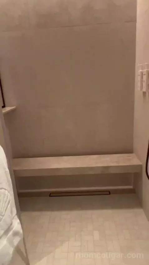 Club Mountain View Room (#211) bathroom picture #6