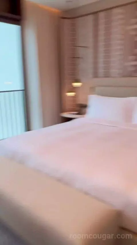 Sea View Suite (#219) bed picture #9