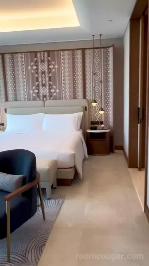 Sea View Suite (#219) bed picture #2