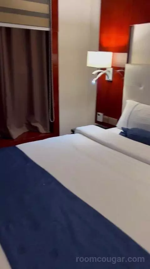 Standard Queen Room (#1025) bed picture #9