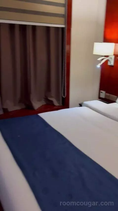 Standard Queen Room (#1025) bed picture #11