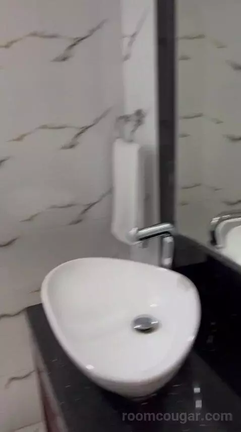 Standard Queen Room (#1025) bathroom picture #7