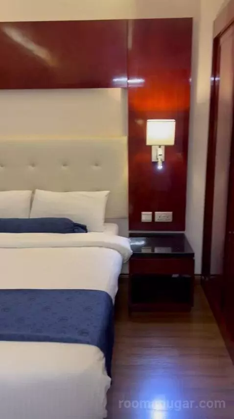 Standard Queen Room (#2007) bed picture #1