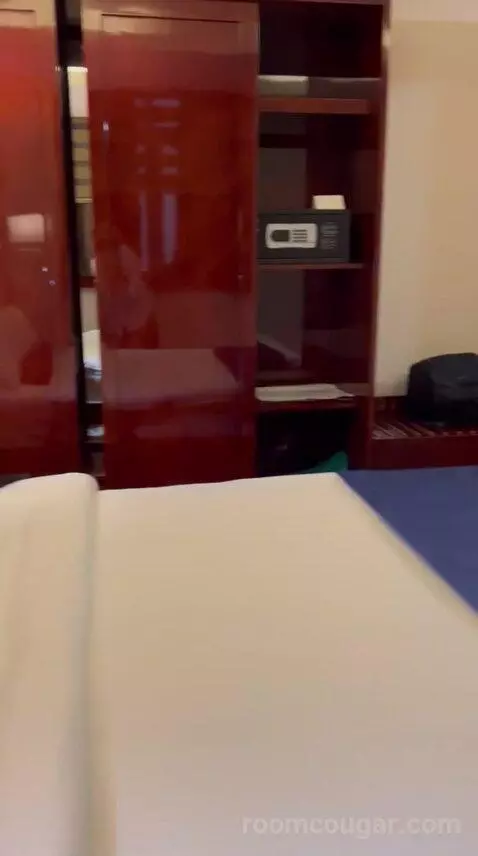 Standard Queen Room (#2007) bed picture #10