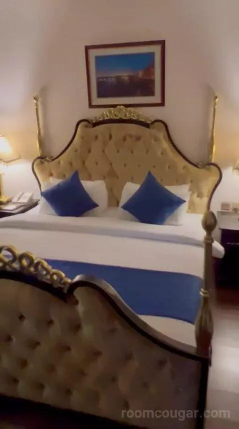 Headington Suite (#2302) bed picture #1