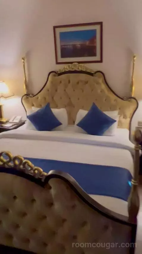 Headington Suite (#2302) bed picture #3