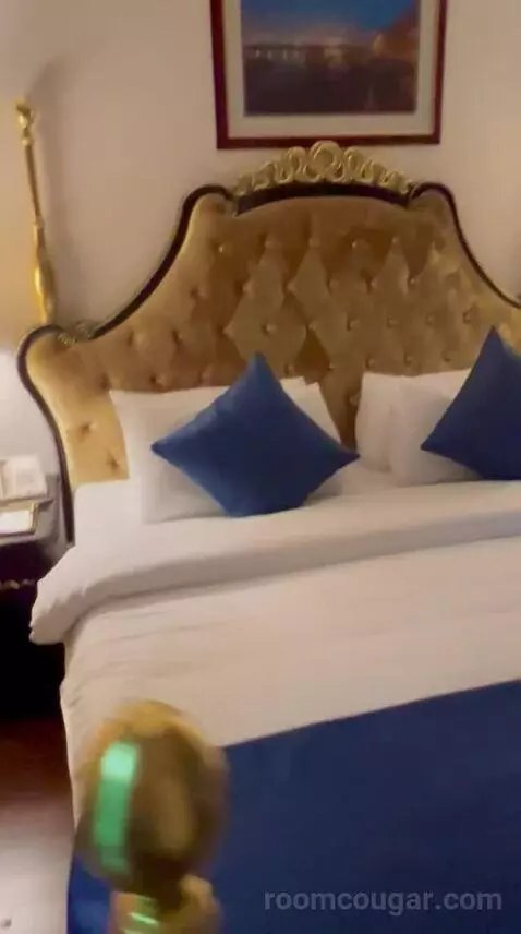 Headington Suite (#2302) bed picture #4