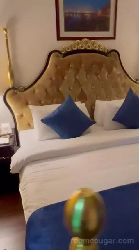 Headington Suite (#2302) bed picture #5