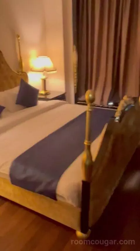 Headington Suite (#2302) bed picture #10