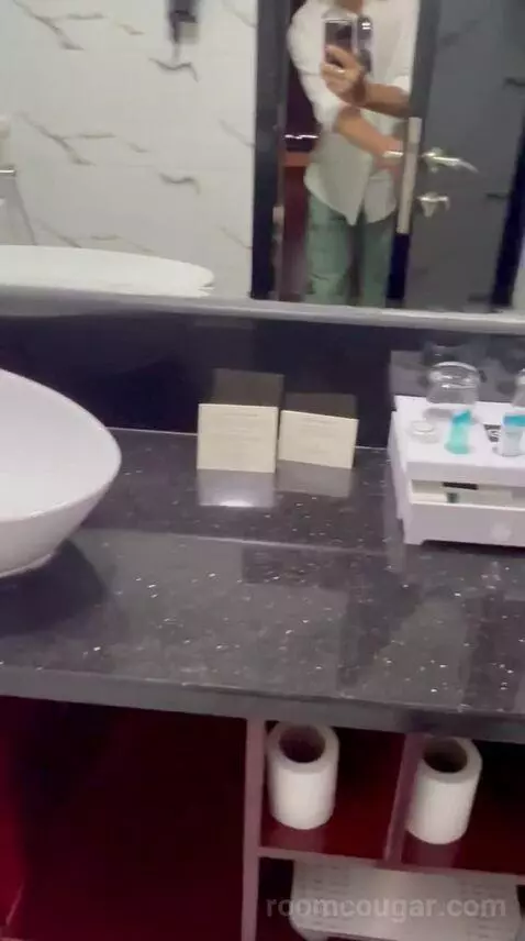 Headington Suite (#2302) bathroom picture #2