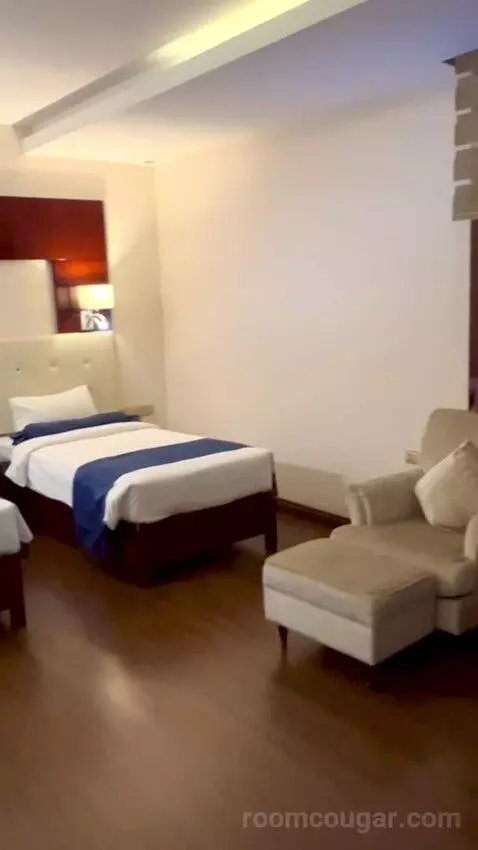 Standard Twin Room (#2101) bed picture #4