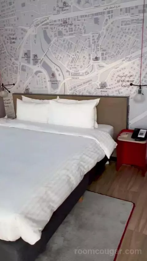 Deluxe Suite (#540) bed picture #9