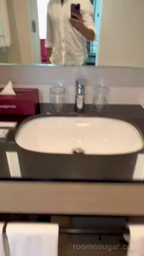 Deluxe Suite (#540) bathroom picture #6