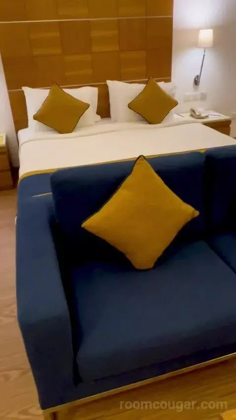 Superior King Room (#230) bed picture #6